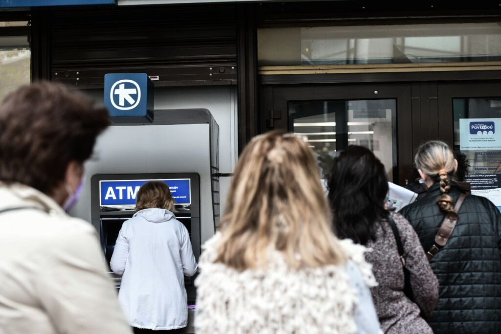 Θα κλείσουν οι τράπεζες; Κάποιος να μας βάλει ένα άσπρο σεντόνι, να μας πάει μέσα…