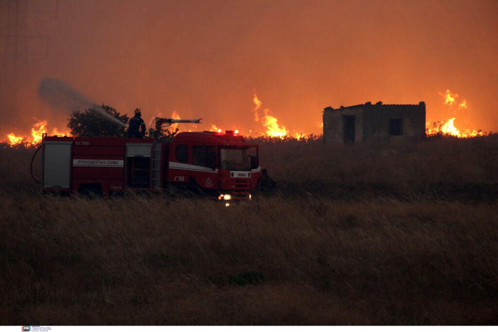 Εφιάλτης χωρίς τέλος η φωτιά στην Αλεξανδρούπολη – «Μπουρλότο» βάζουν τα μποφόρ
