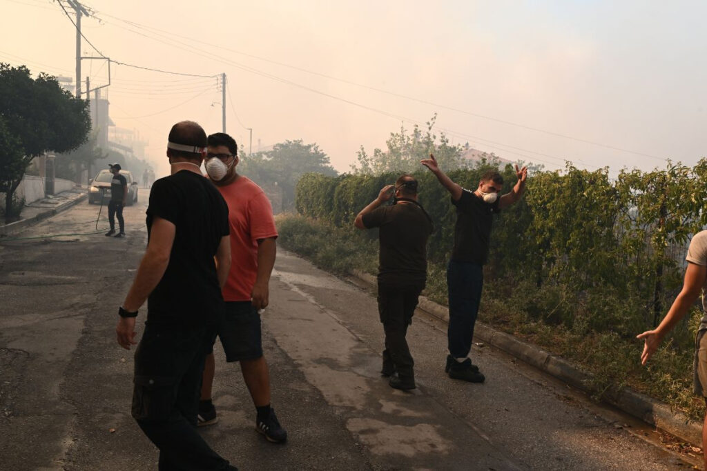 Σκηνές Αποκάλυψης στη Νέα Αγχίαλο μετά τις εκρήξεις: Εκκενώσεις και απεγκλωβισμοί – Δραματικά ντοκουμέντα