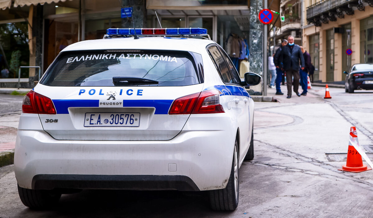 Κύκλωμα εκβίασης: Ο απότακτος αστυνομικός, οι επιχειρηματίες και οι μπράβοι