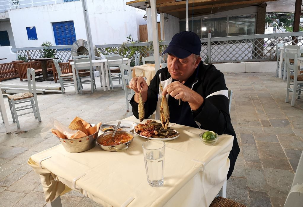 Εφιάλτης στην κουζίνα: Ο Έκτορας Μποτρίνι σε νέες περιπέτειες στον Σχίνο Κορινθίας