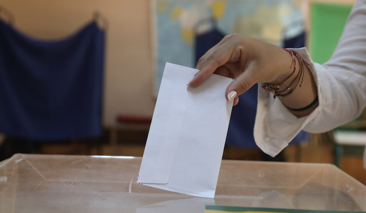 Στις 7 Γενάρη οι πρώτες δημοσκοπήσεις του Μαξίμου