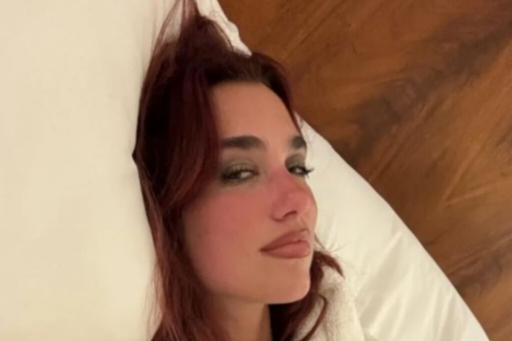 Dua Lipa: Δείχνει στο κοινό της τι κάνει μετά από 5 κοκτέιλ Negroni