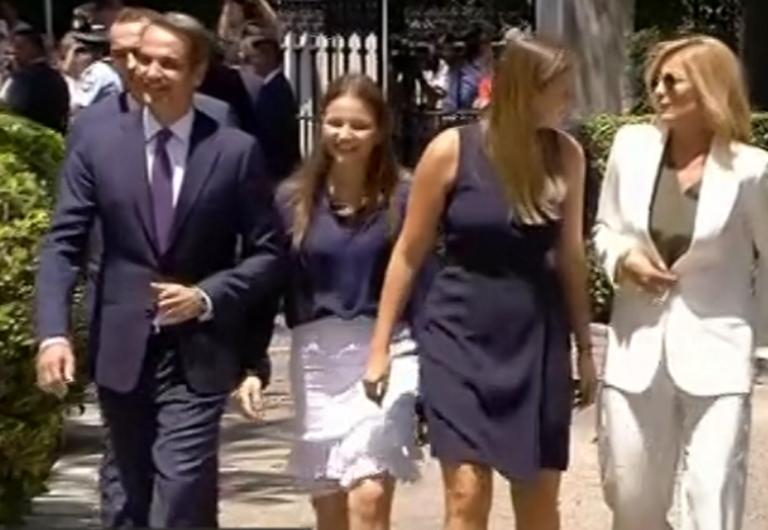 Ο Κυριάκος Μητσοτάκης με τη Μαρέβα για να ορκιστεί