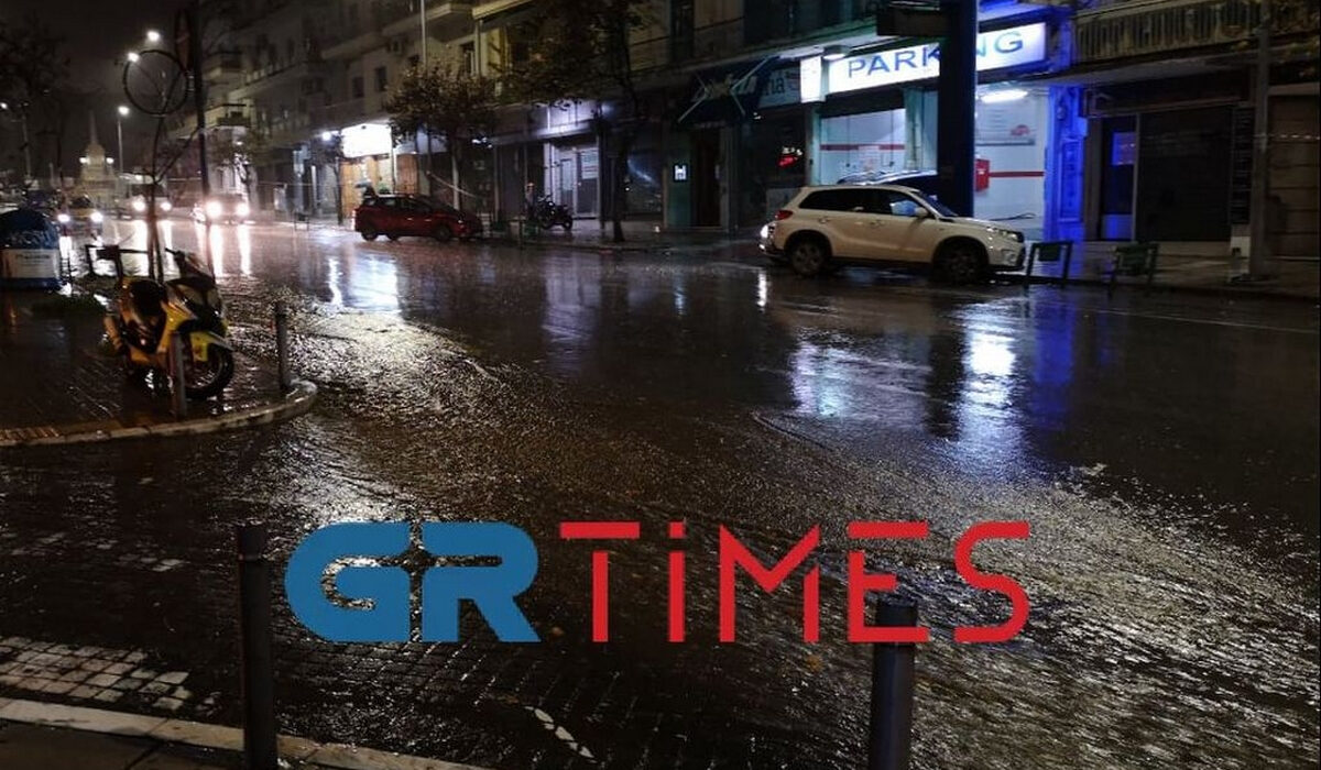 Κακοκαιρία: Προβλήματα σε Αττική και Θεσσαλονίκη από την ισχυρή καταιγίδα