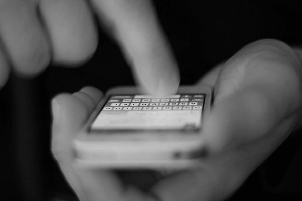 13033: Τι πρέπει να γράφει το sms για την απαγόρευση κυκλοφορίας