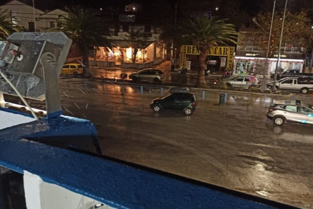 Σαμοθράκη: Πλοίο με 103 επιβάτες προσέκρουσε στο λιμάνι