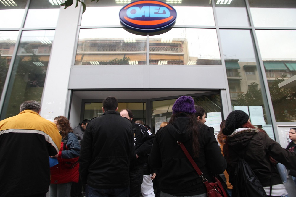 Μακροχρόνια άνεργοι: Ποιοι θα λάβουν τα 400 ευρώ, ανοίγει η πλατφόρμα του ΟΑΕΔ – Η απόφαση