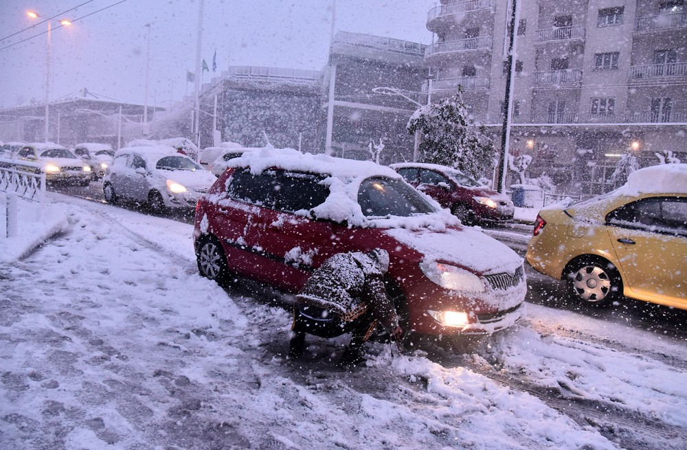 Γενική αργία αύριο 25/1 σε Δημόσιο και ιδιωτικό τομέα λόγω του χιονιά