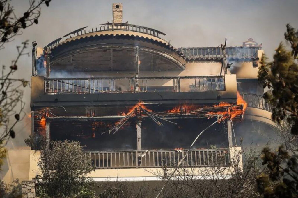 Βούλα, όπως Διόνυσος: Το χρονικό της φωτιάς και οι… επαναλαμβανόμενες αιτίες της καταστροφής