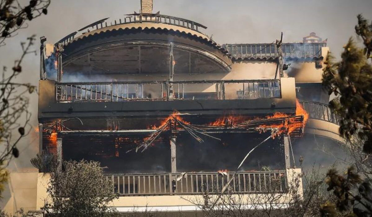 Βούλα, όπως Διόνυσος: Το χρονικό της φωτιάς και οι… επαναλαμβανόμενες αιτίες της καταστροφής