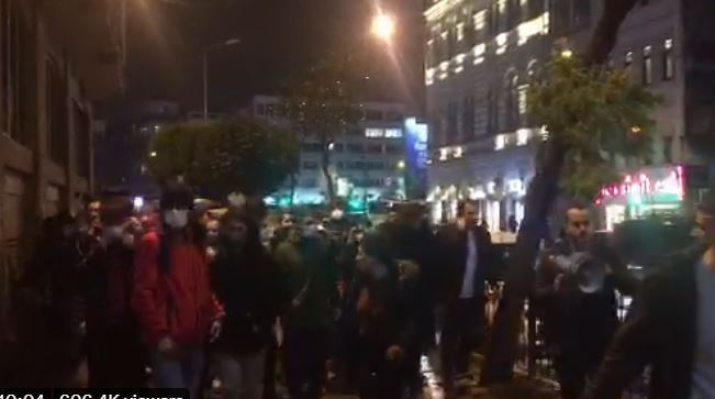 Πιο βαθιά στην κρίση βυθίζει την Τουρκία η νέα κατάρρευση της λίρας