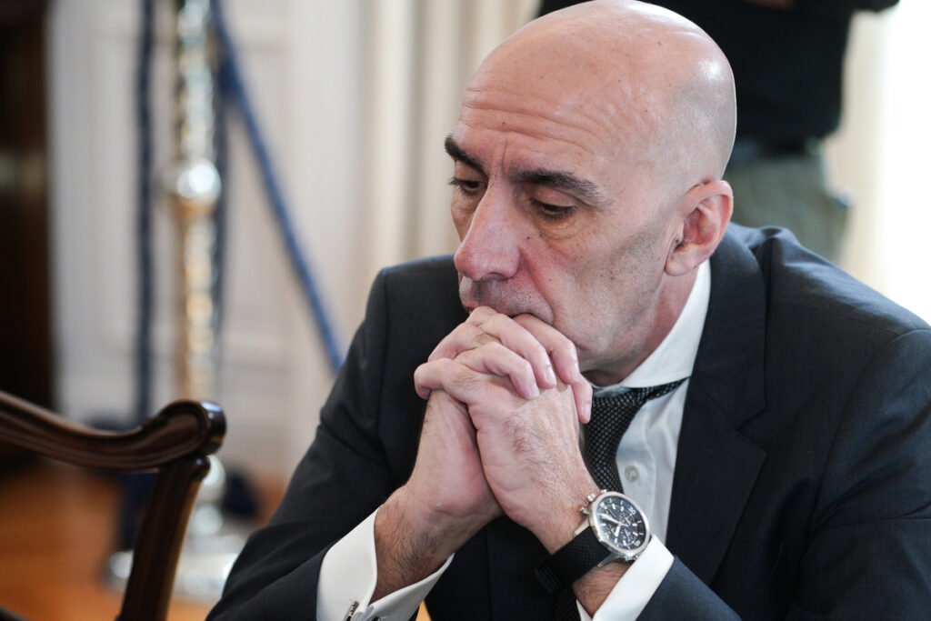Σε ρόλο «μασέρ» ο Μπρατάκος