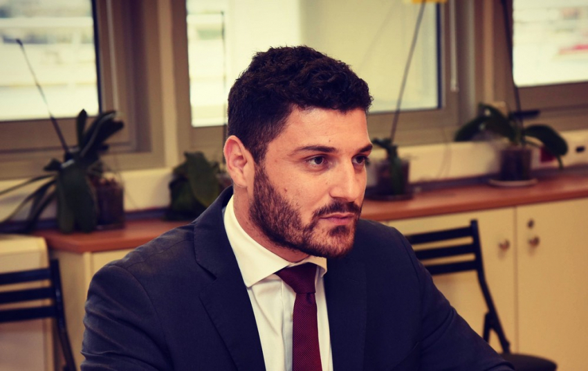 Διονύσης Τεμπονέρας: Είναι το 8ωρο ηλίθιε!