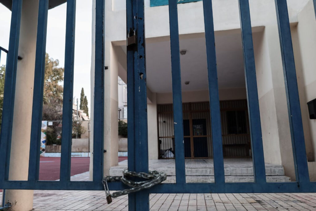 Συναγερμός στον Ασπρόπυργο: Άγρια συμπλοκή μαθητών έξω από σχολείο