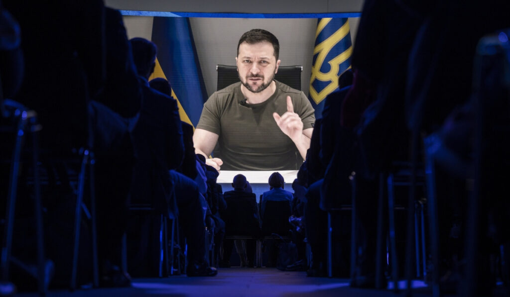 Ζελένσκι από Νταβός: «Ναι» στη συνάντηση με Πούτιν