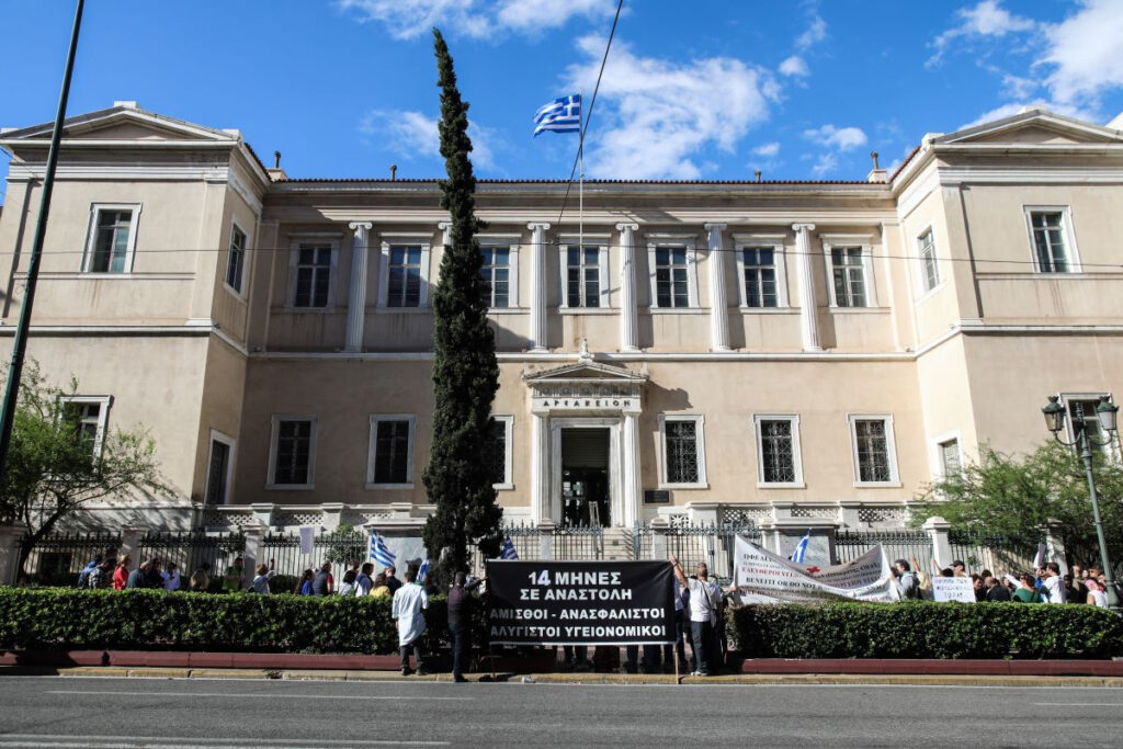 Απόφαση ΣτΕ για ανεμβολίαστους υγειονομικούς: Επιστρέφουν 7.000 στα νοσοκομεία