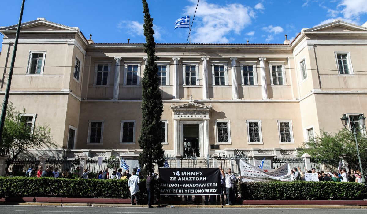 Απόφαση ΣτΕ για ανεμβολίαστους υγειονομικούς: Επιστρέφουν 7.000 στα νοσοκομεία