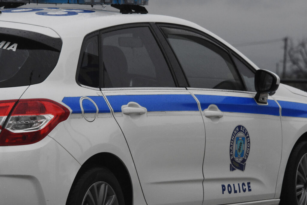 Κυψέλη: Σύλληψη 57χρονου που απείλησε τη μητέρα του με μπαλτά