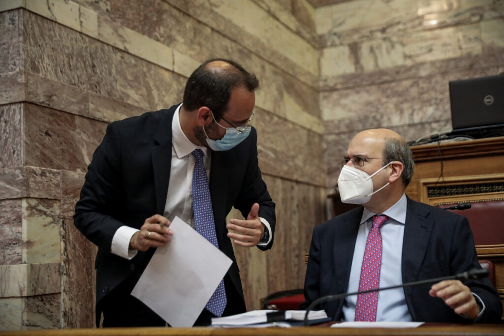Ρυθμίσεις οφειλών: Νέα τροπολογία για τις ασφαλιστικές εισφορές