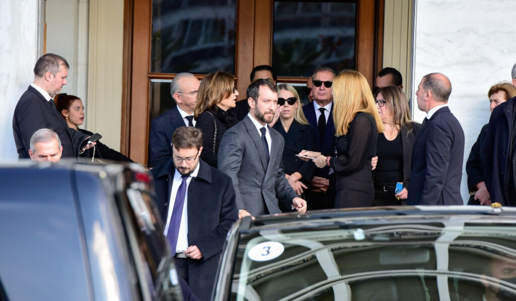 Κηδεία τέως βασιλιά: Οι επώνυμοι Έλληνες που βρέθηκαν στη Μητρόπολη