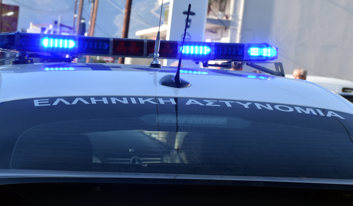 Δολοφονία 84χρονης στα Καμένα Βούρλα: «Κλειδί» οι πατημασιές – Τι ισχυρίζεται η γυναίκα που προσήχθη