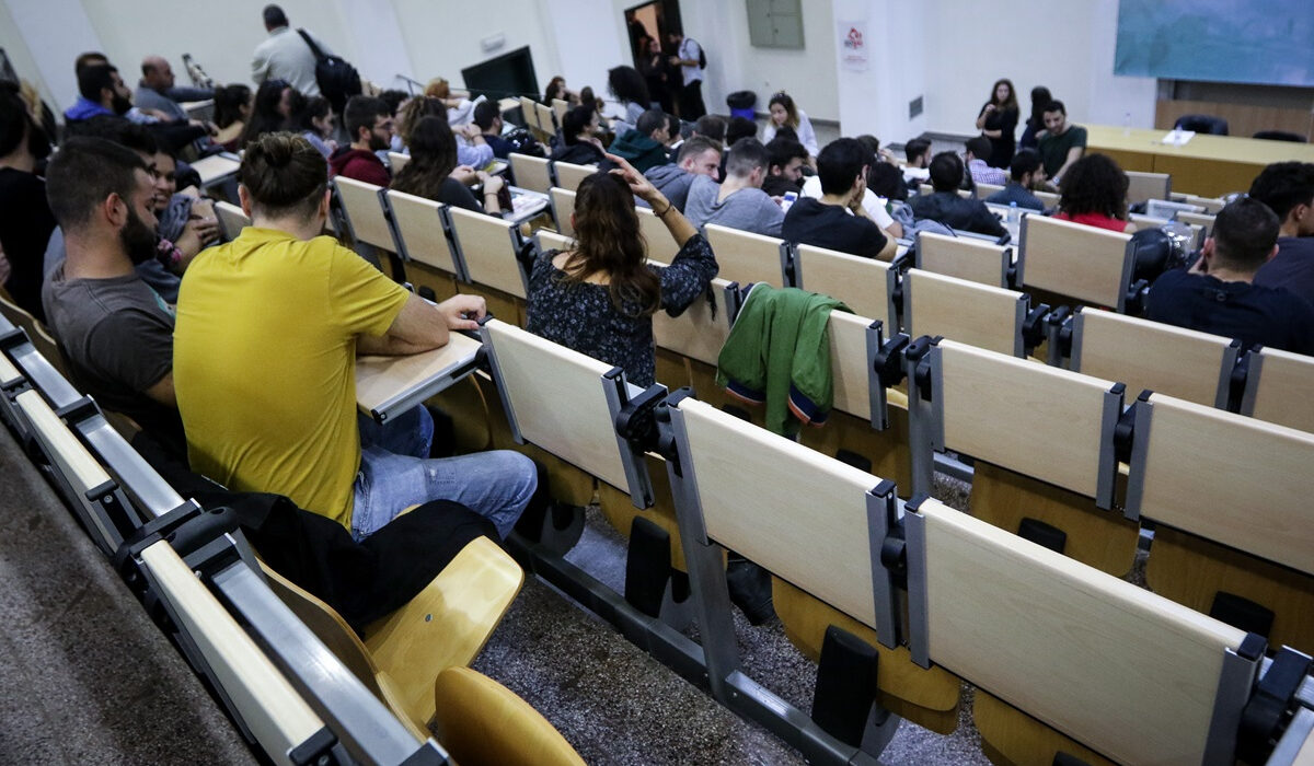 Καταργείται το χαρτί εκτύπωσης στα ΑΕΙ – Το σχέδιο του Υπουργείου Παιδείας και οι αντιδράσεις