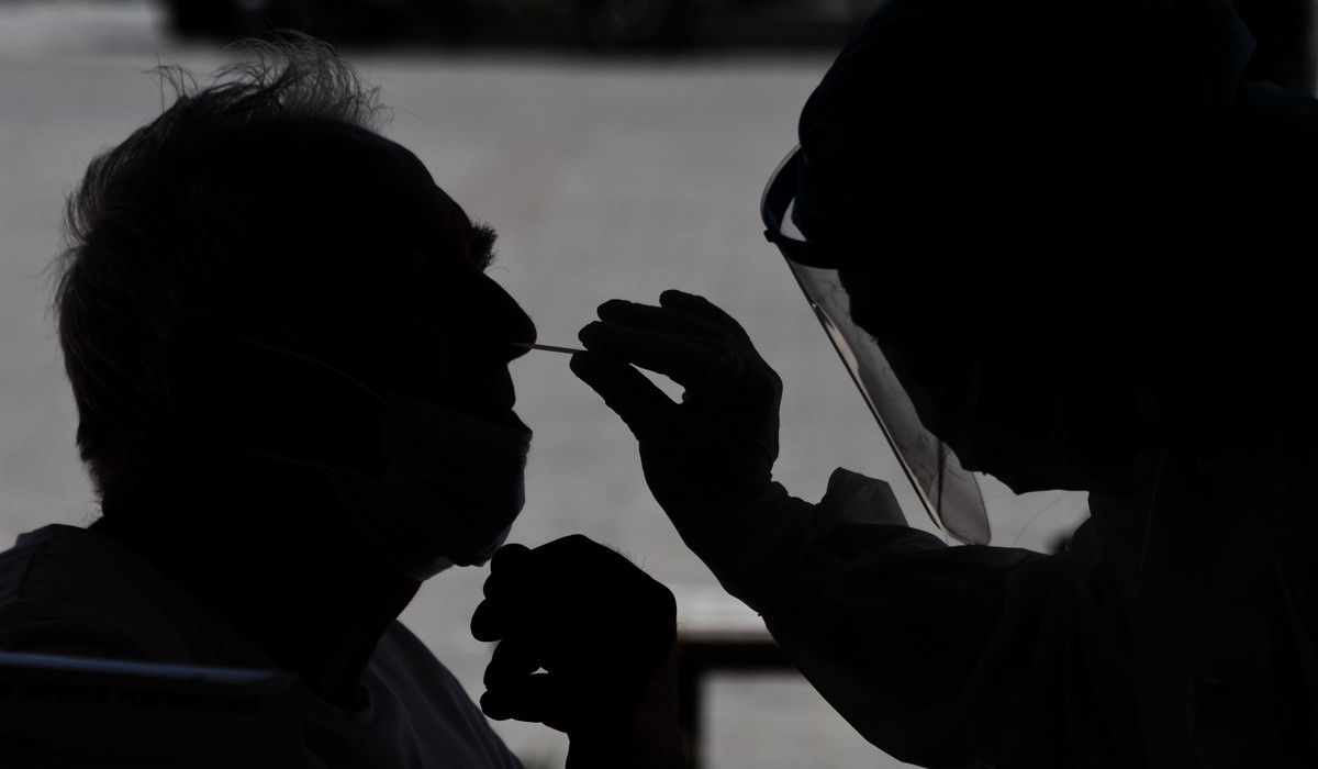 Πού εντοπίστηκαν τα 3.040 κρούσματα, όλες οι περιοχές: 544 στην Αττική, 449 στη Θεσσαλονίκη