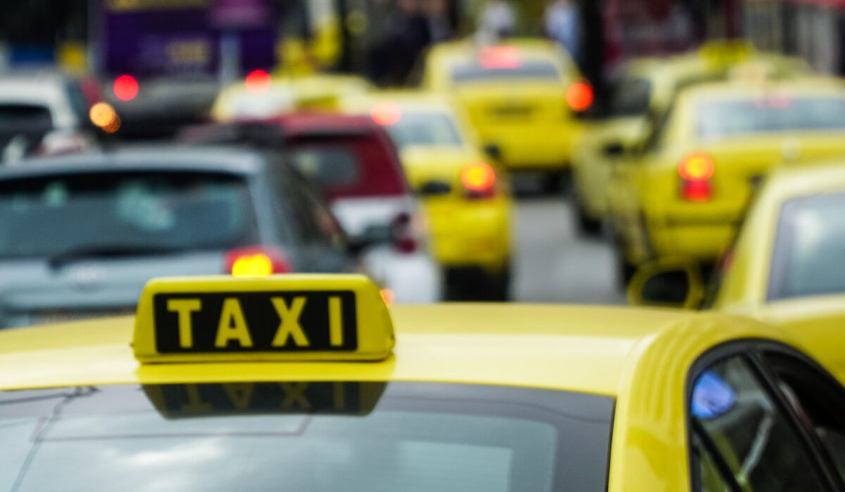 Ταξί: Συνεχίζεται η απεργία – Τραβούν χειρόφρενο και την Πέμπτη
