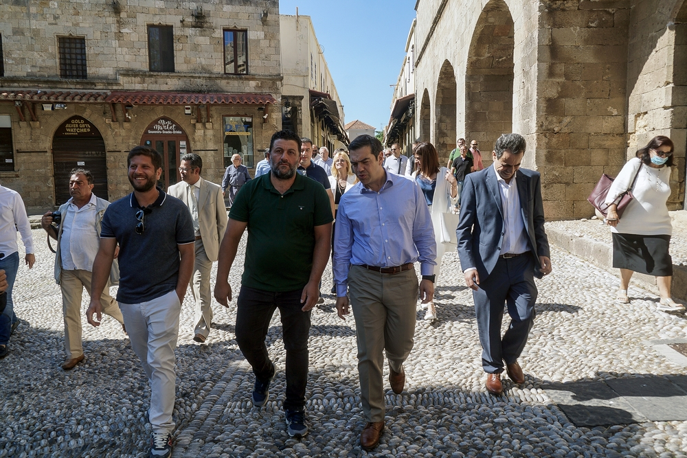 Στη Ρόδο ο Τσίπρας: «Να στηριχθούν ουσιαστικά οι μικρομεσαίες επιχειρήσεις και οι εργαζόμενοι»