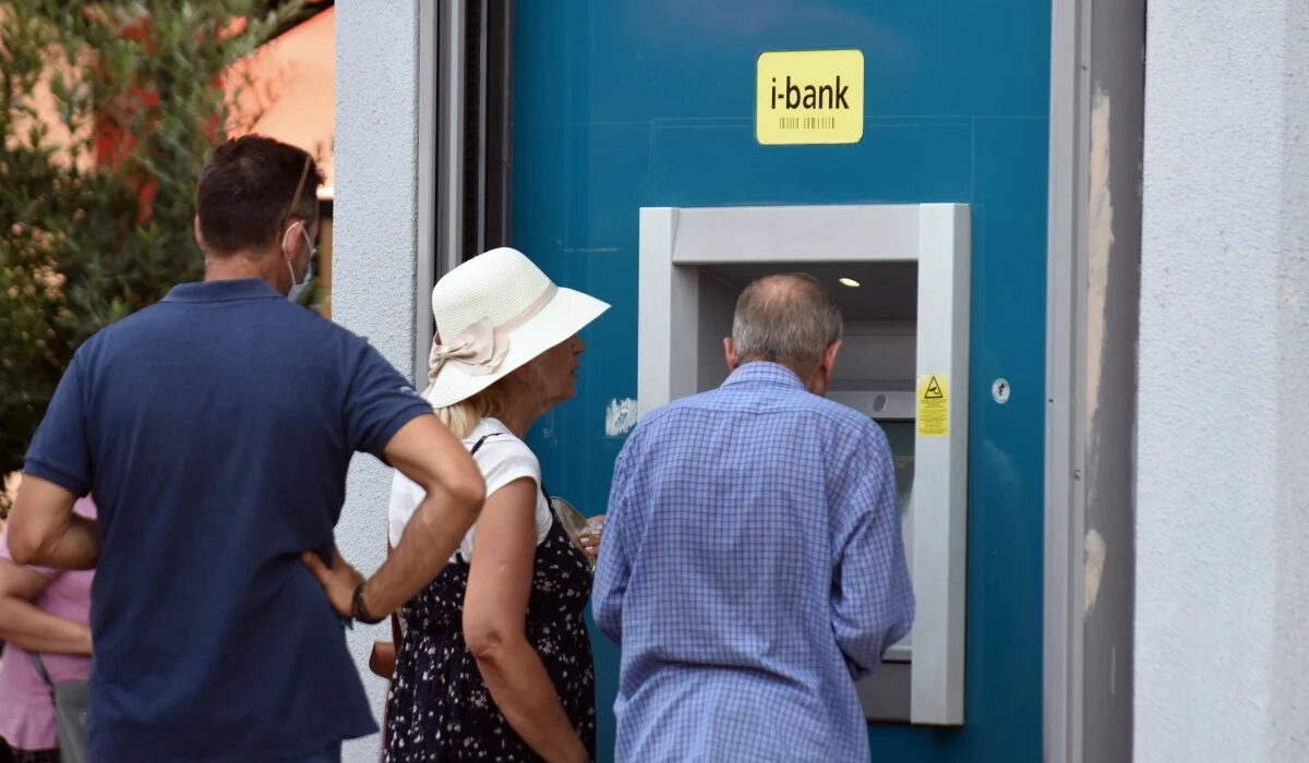 Ασφαλιστικό: 8 νάρκες στα όρια ηλικίας και τις αποδοχές