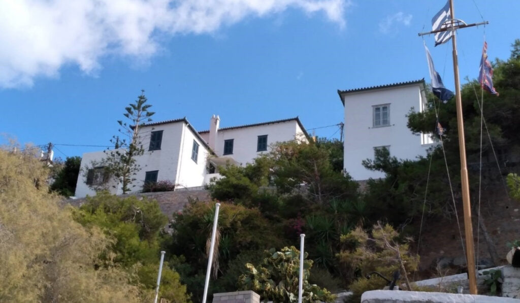 Ύδρα: Πουλήθηκε η βίλα του Δημήτρη Κοντομηνά έναντι 2,7 εκατ. ευρώ