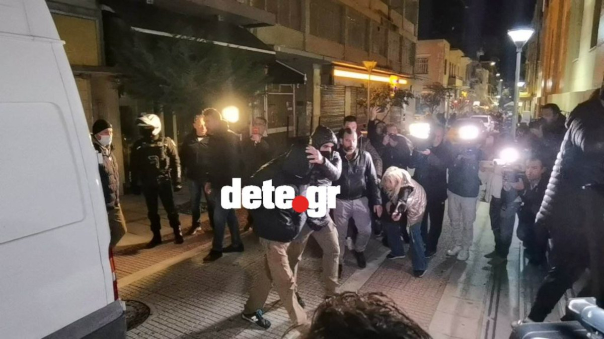 Πάτρα: Υπό δρακόντεια μέτρα ασφαλείας η μεταγωγή των 7 συλληφθέντων στα δικαστήρια (Βίντεο)