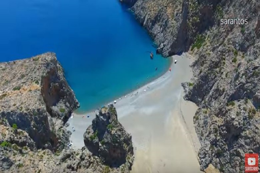 Εκπληκτική παραλία: Το Αγιοφάραγγο από ψηλά