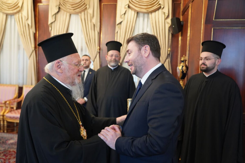 Στο Φανάρι για τα Φώτα ο Ανδρουλάκης – Η συνάντηση με Βαρθολομαίο και οι συμβολισμοί