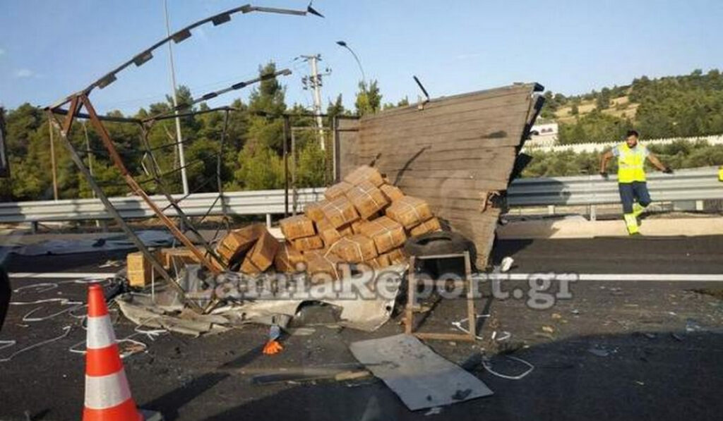 Ανατροπή νταλίκας στην εθνική οδό Αθηνών – Λαμίας (Βίντεο)