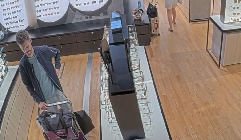 Νορβηγία: Αρχηγός κόμματος έκλεψε… γυαλιά ηλίου των 100 ευρώ (Βίντεο)