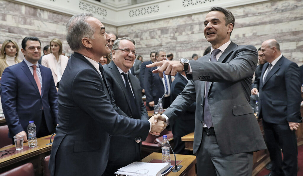 Έντονος διάλογος Σαλμά – Μητσοτάκη: «Η κυβέρνηση εξυπηρετεί τους λίγους» – «Δεν θα δεχτώ υπονοούμενα»