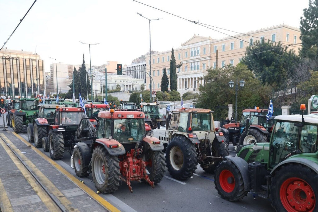 Δημοσκόπηση Prorata: Υπέρ των αγροτικών κινητοποιήσεων οι πολίτες – Τι λένε για ιδιωτικά πανεπιστήμια