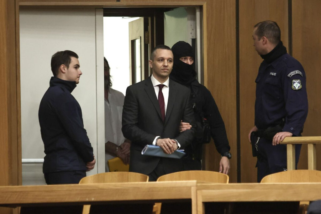 Χρυσή Αυγή: Αθώοι Μιχαλολιάκος, Κασιδιάρης, Ηλιόπουλος για την υπόθεση υποκίνησης ρατσιστικού μίσους