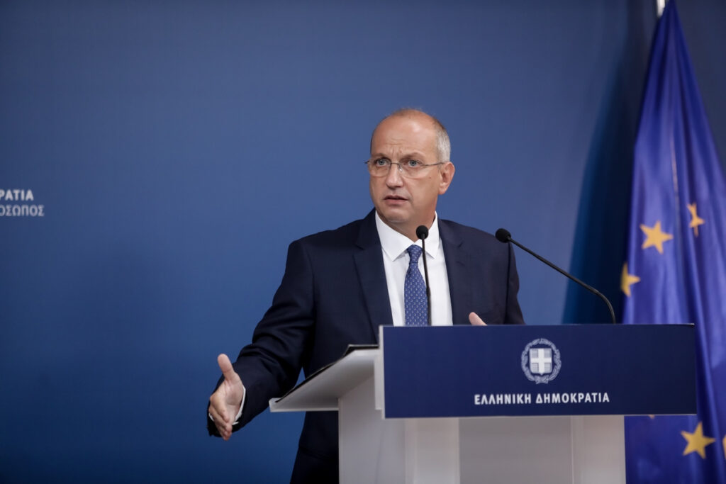 Οικονόμου για φωτιές: Όποιος δρα κάνει και λάθη – Τι είπε για Τσιτσιπά και νέα μέτρα