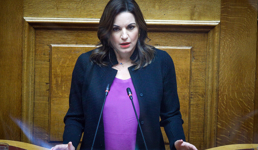 «Καρφιά» από την Κεφαλογιάννη: Χρειάζεται πειθώ για τα εμβόλια, όχι εκφοβισμός