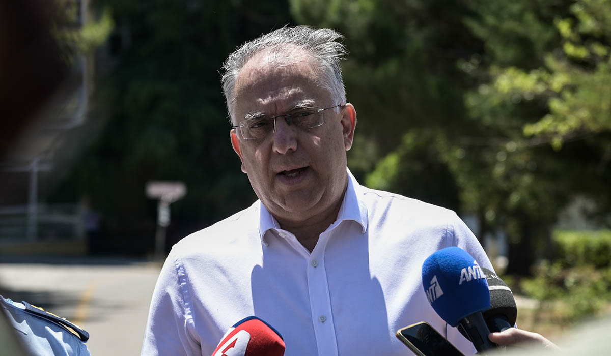 Εισαγγελείς κατά Θεοδωρικάκου για την απελευθέρωση κρατουμένων – Τι απαντά ο υπουργός