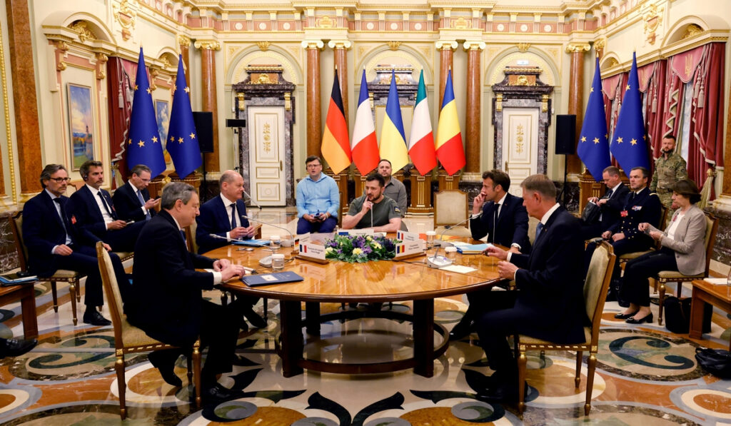 Συμβιβασμό με υποχωρήσεις προς τη Ρωσία θα ζητήσουν οι «3» από τον Ζελένσκι