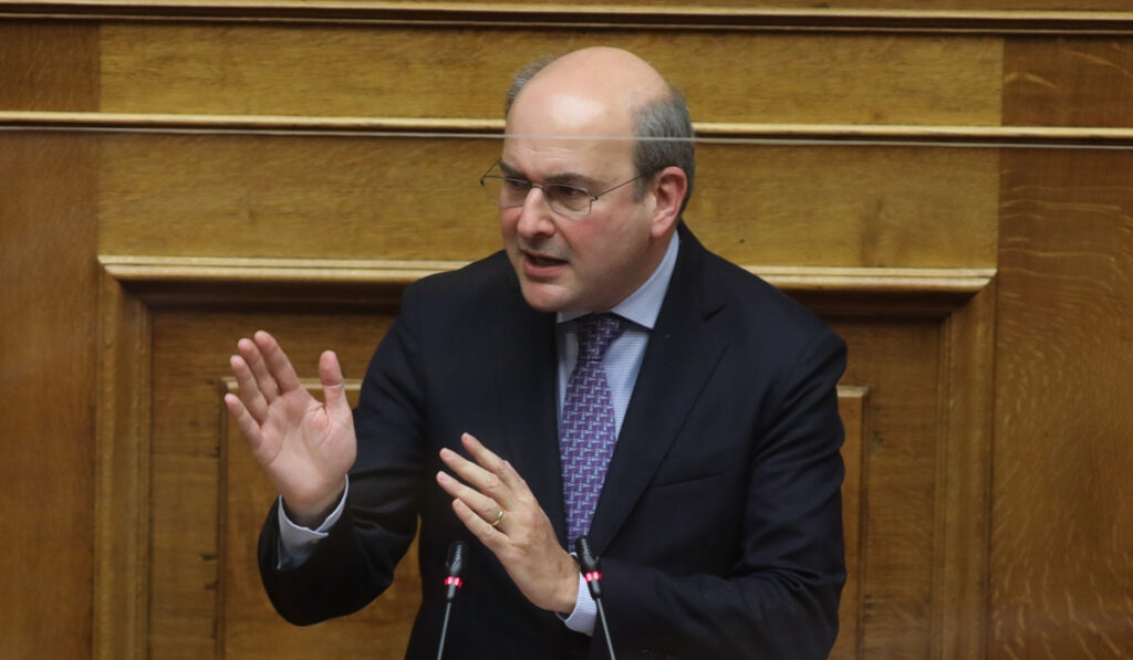 Χατζηδάκης: Εσείς πάτε με συντεχνίες και δόγματα και εμείς με τους πολλούς