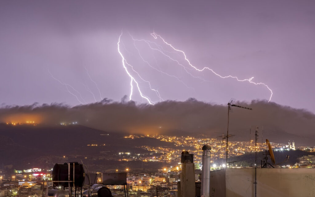 Τσατραφύλλιας για κακοκαιρία: Κεραυνοί σε 3 περιοχές – Χάρτης