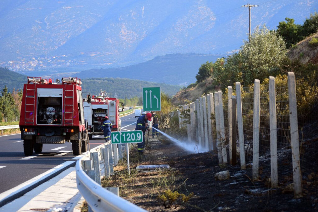Ανατροπή βυτιοφόρου στη Λάρισα: Άνοιξε η εθνική Αθηνών-Θεσσαλονίκης μετά από 12 ώρες (Βίντεο)