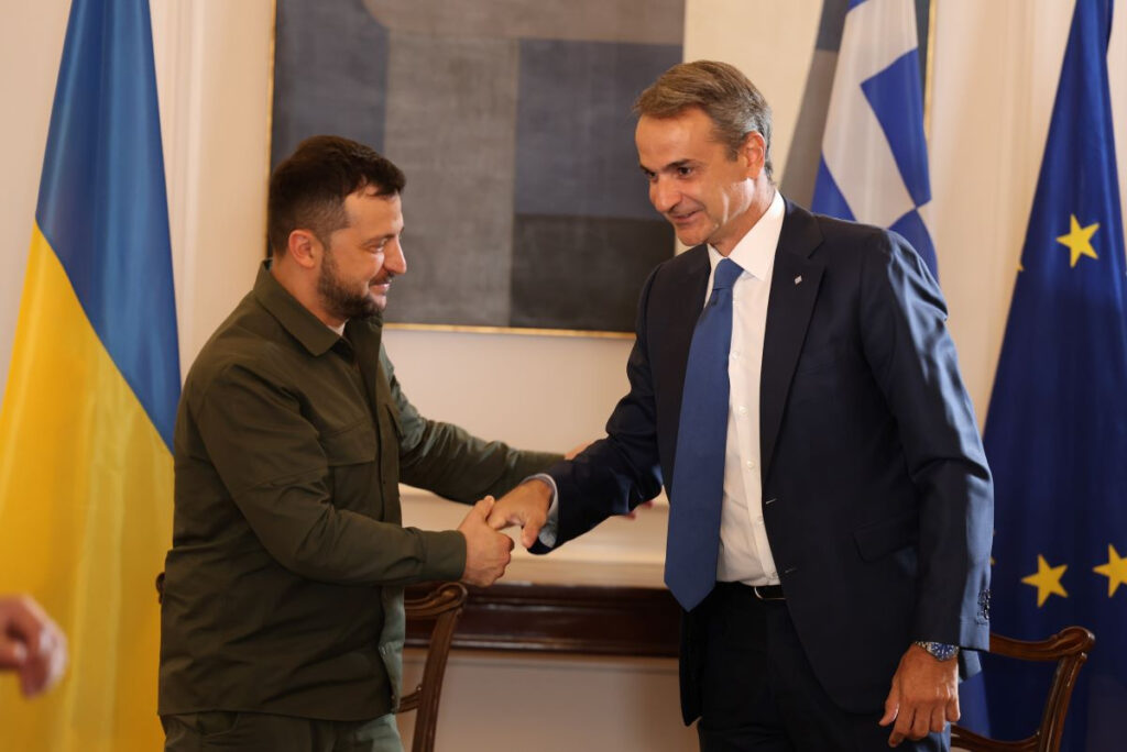 Ο Μητσοτάκης θέλει την Ουκρανία στο… ΝΑΤΟ – Του αφιέρωσε και Νίκο Καζαντζάκη
