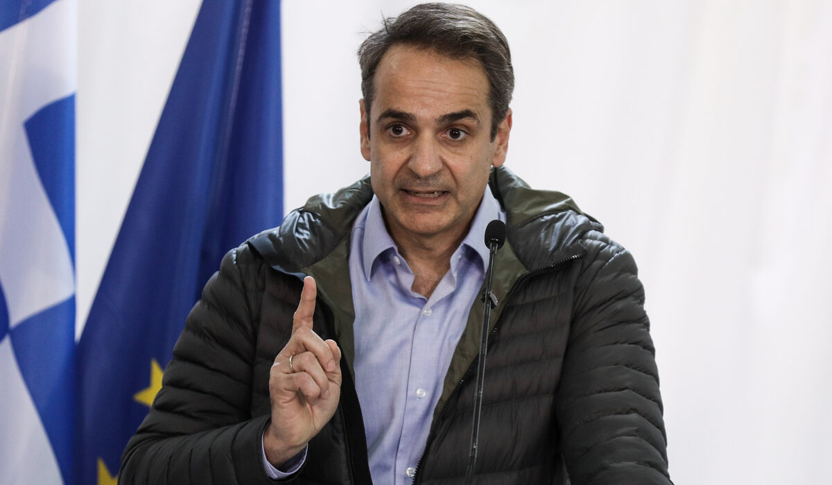 Μετεμφυλιακές τακτικές από Μητσοτάκη: «Φωτογραφίζει» ως …προδότες τους αντιπάλους του για να ανακόψει τις διαρροές