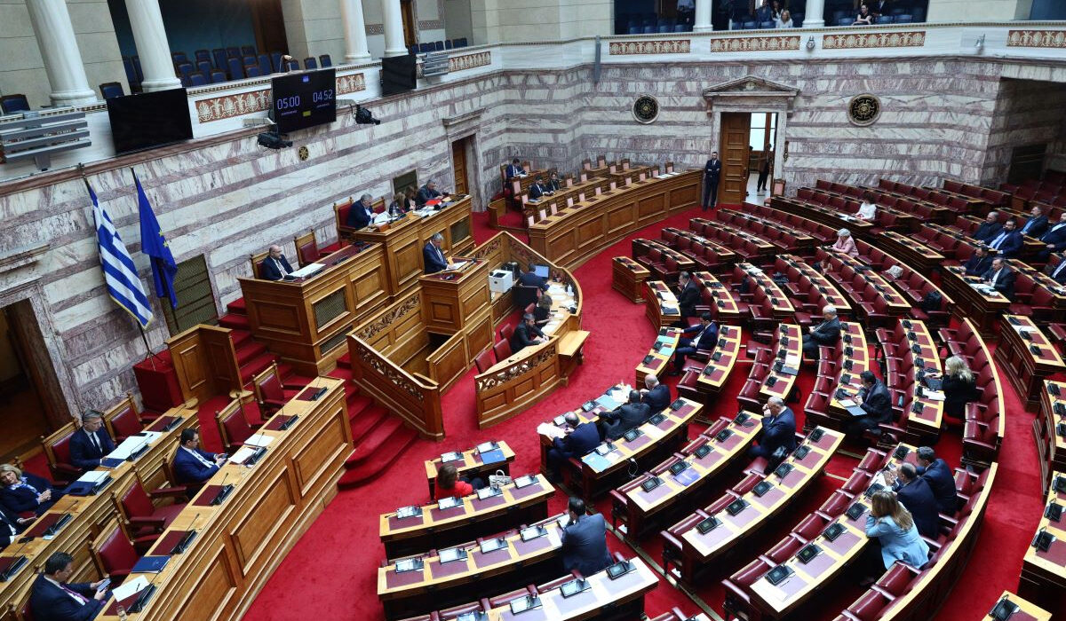 ΣΥΡΙΖΑ στην ιλαροτραγωδία και στο Προεδρείο της Βουλής